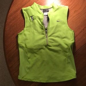 EUC Nike top szS with built in bra